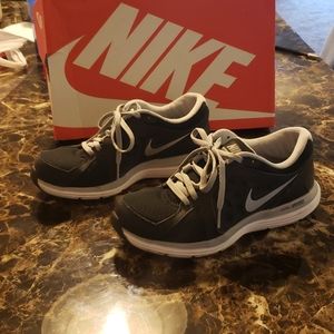 Nike Dual Fusion running shoes : 6.5